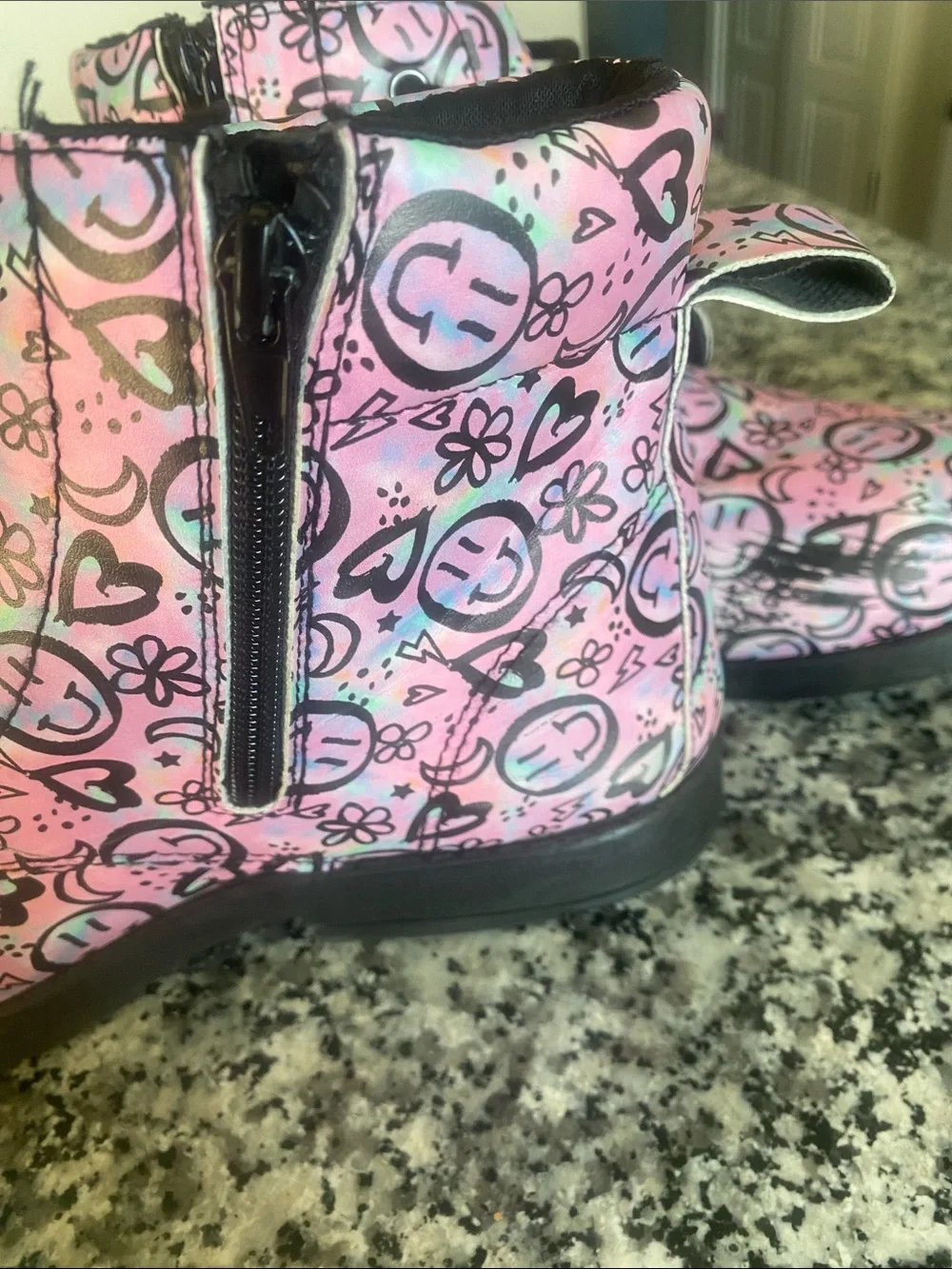 Fabkids Smiley & Heart Print graphic side zipper Lace-Up Boots